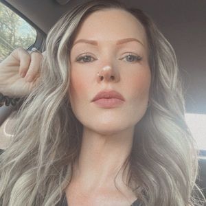 Meet your Posher, Carissa